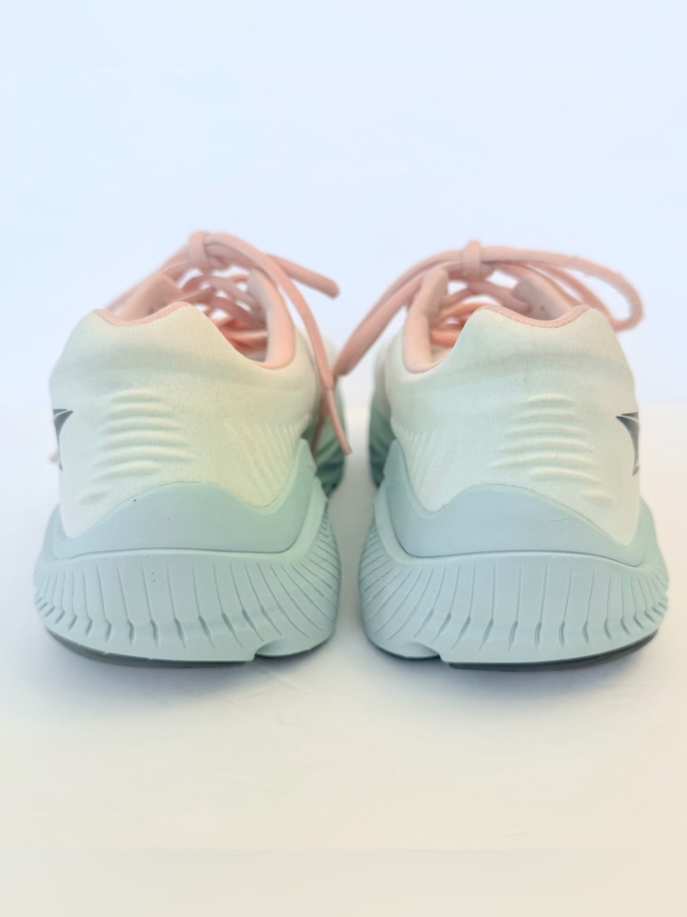 Altra VIA Olympus 2 Road Running Shoes in a White/Light Blue, size 10 - Picture 6 of 9